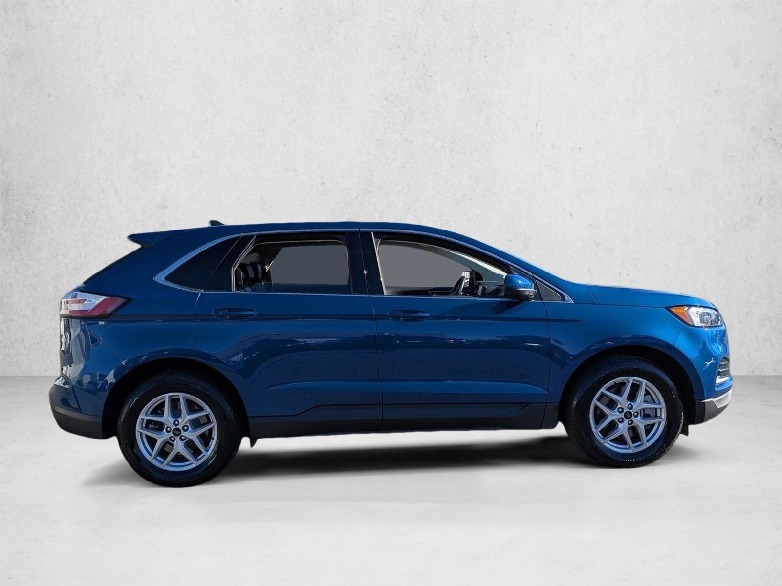 2023 Ford Edge SEL photo 3
