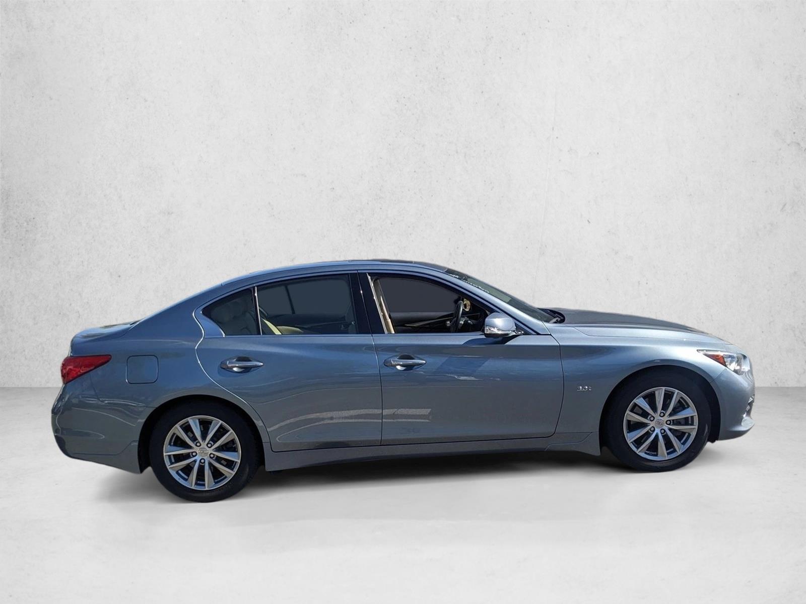 2016 Infiniti Q50 3.0t Premium photo 4