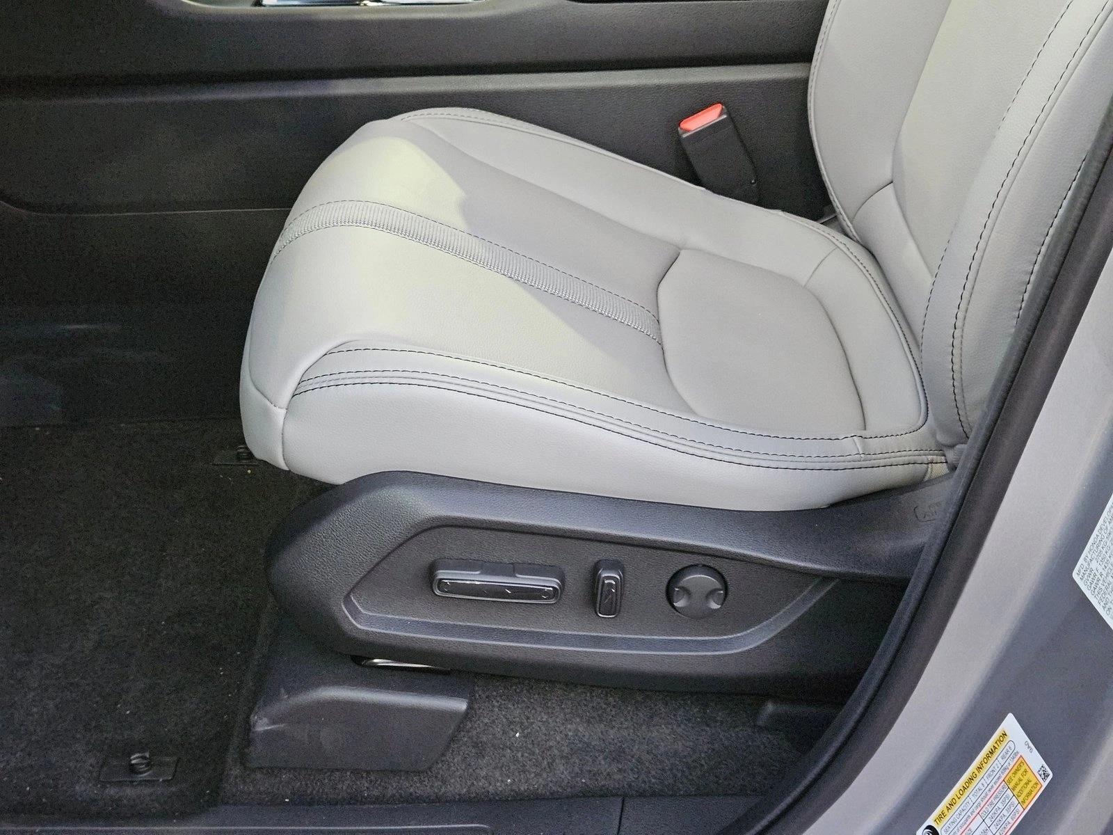 2025 Honda Pilot EX-L - Photo 4