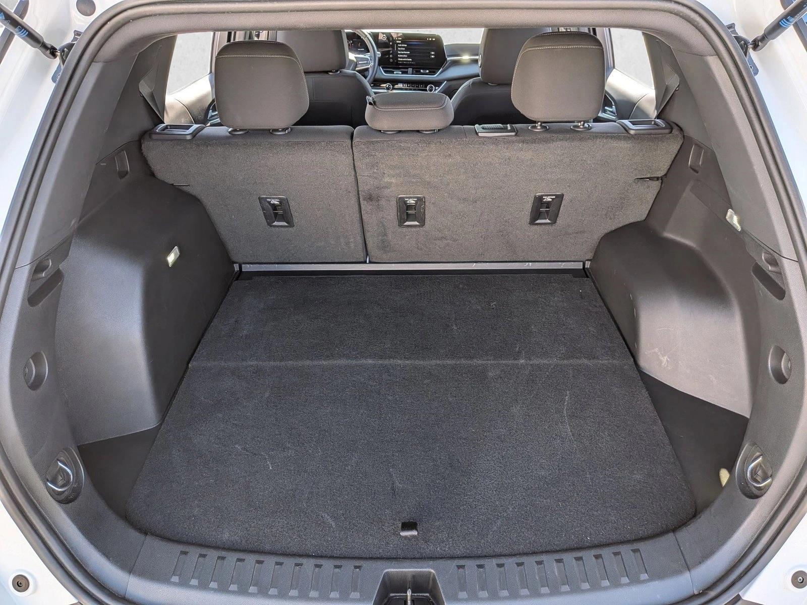 2025 Chevrolet Equinox LT photo 6