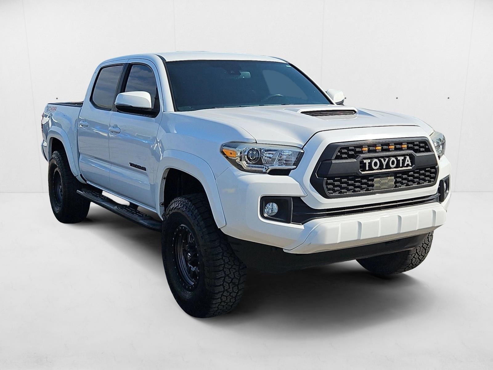 2018 Toyota Tacoma TRD Sport V6 photo 3