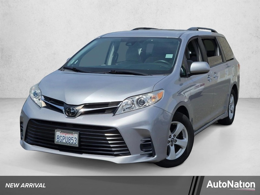 Used 2018 Toyota Sienna LE 8 Passenger Van Passenger Van