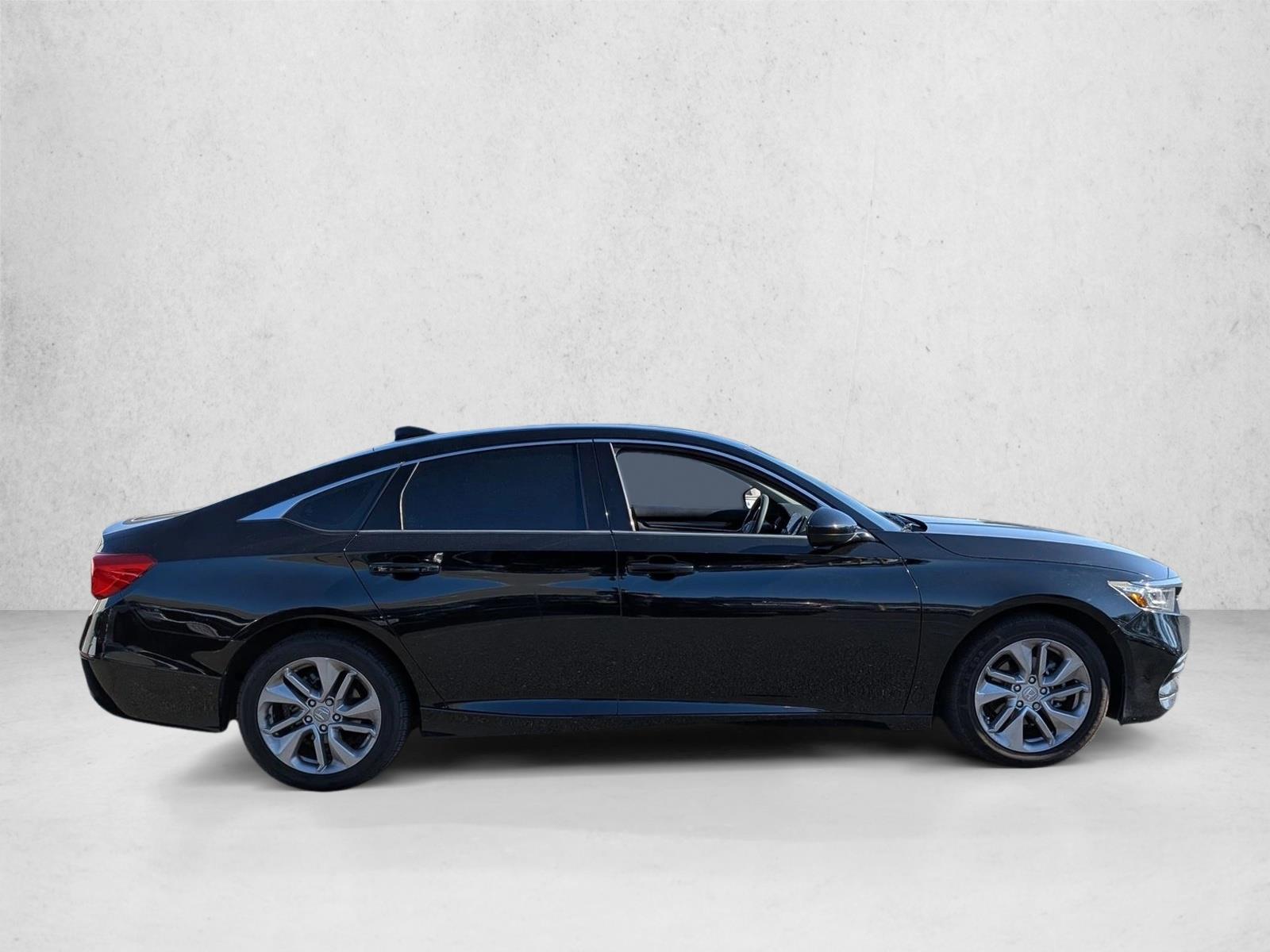 2018 Honda Accord LX photo 4