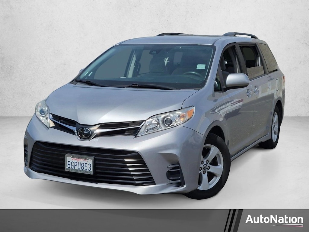 Used 2018 Toyota Sienna LE 8 Passenger Van Passenger Van