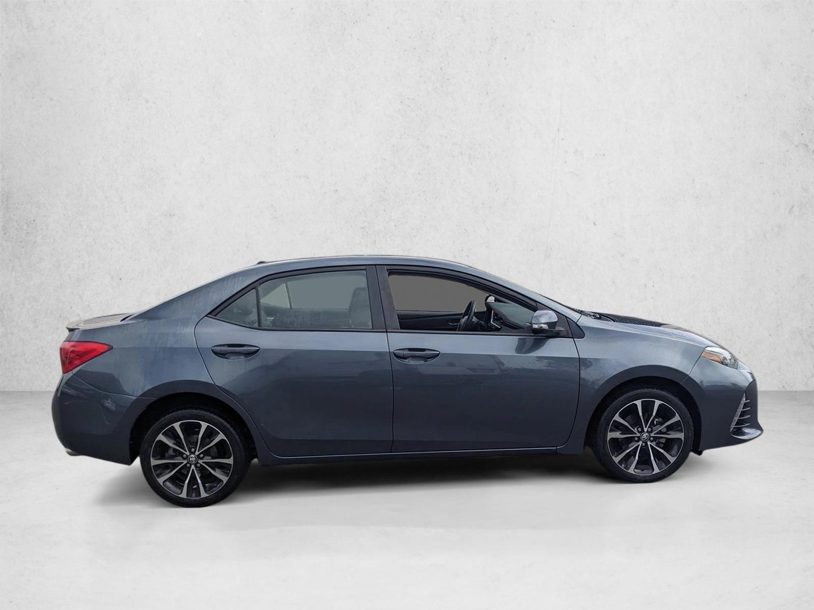 2017 Toyota Corolla SE photo 4