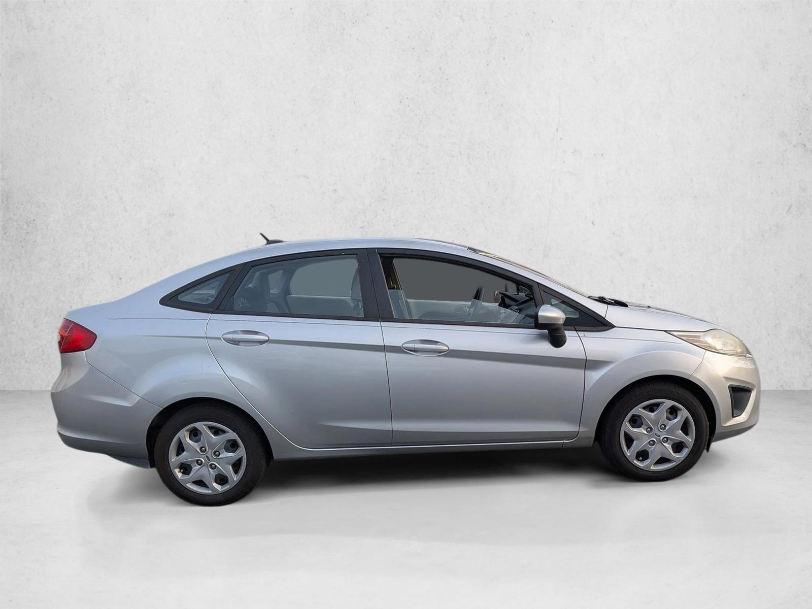 2013 Ford Fiesta S photo 4