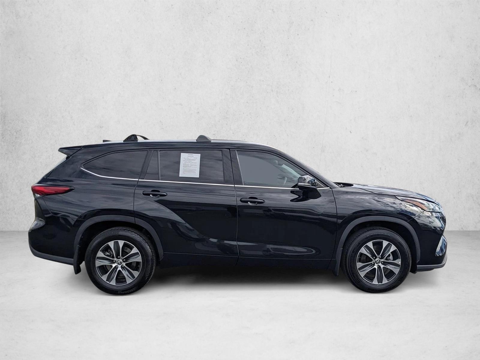 2022 Toyota Highlander XLE photo 4