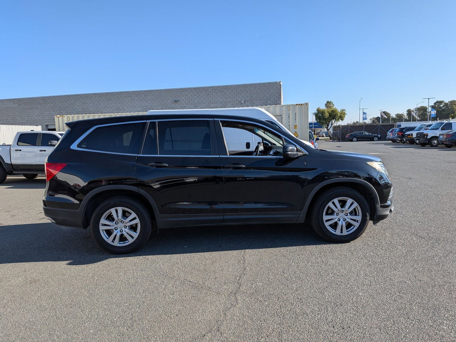 2016 Honda Pilot LX photo 4
