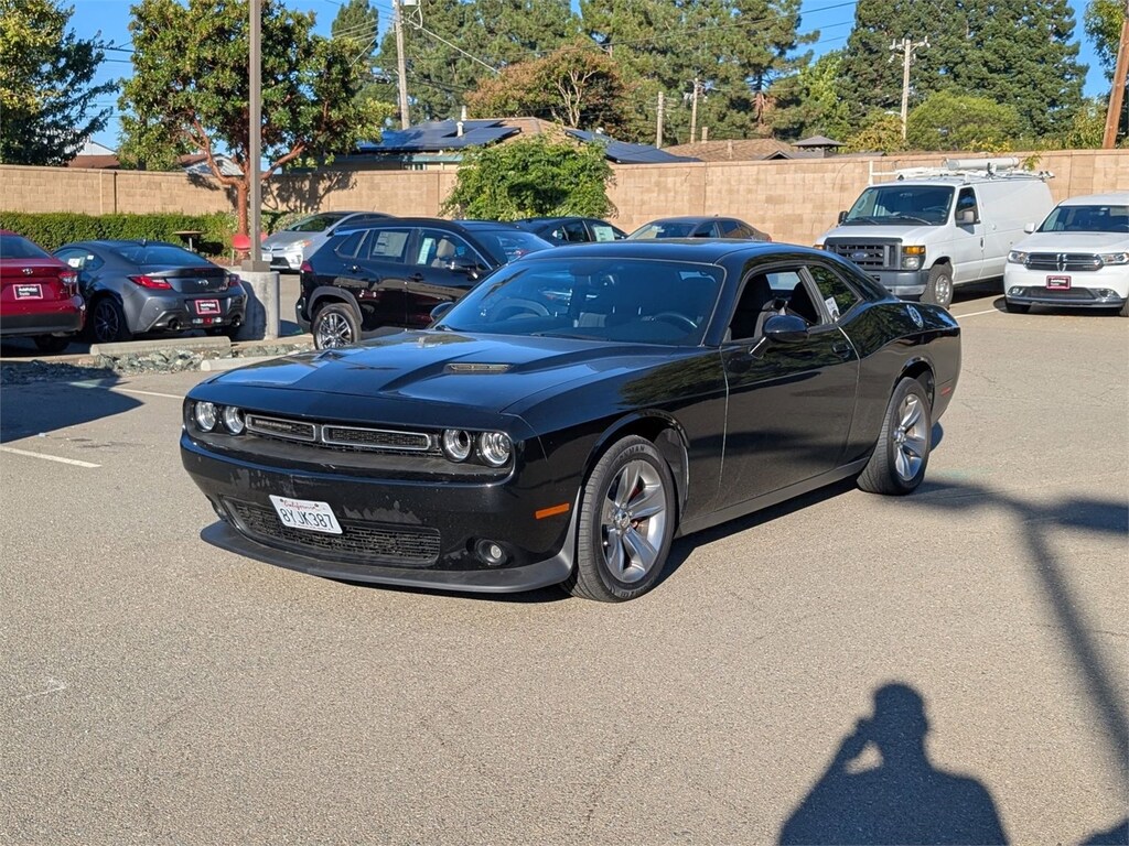 Used 2016 Dodge Challenger SXT Coupe