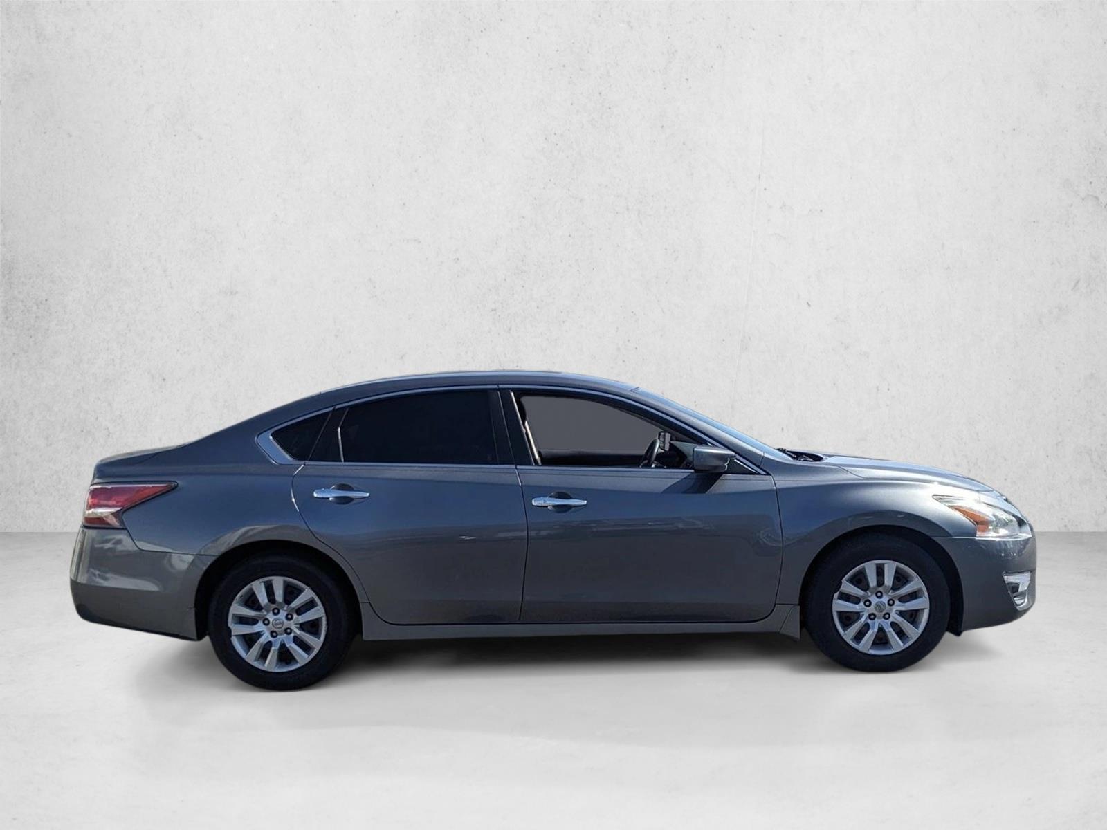 2015 Nissan Altima 2.5 S photo 4