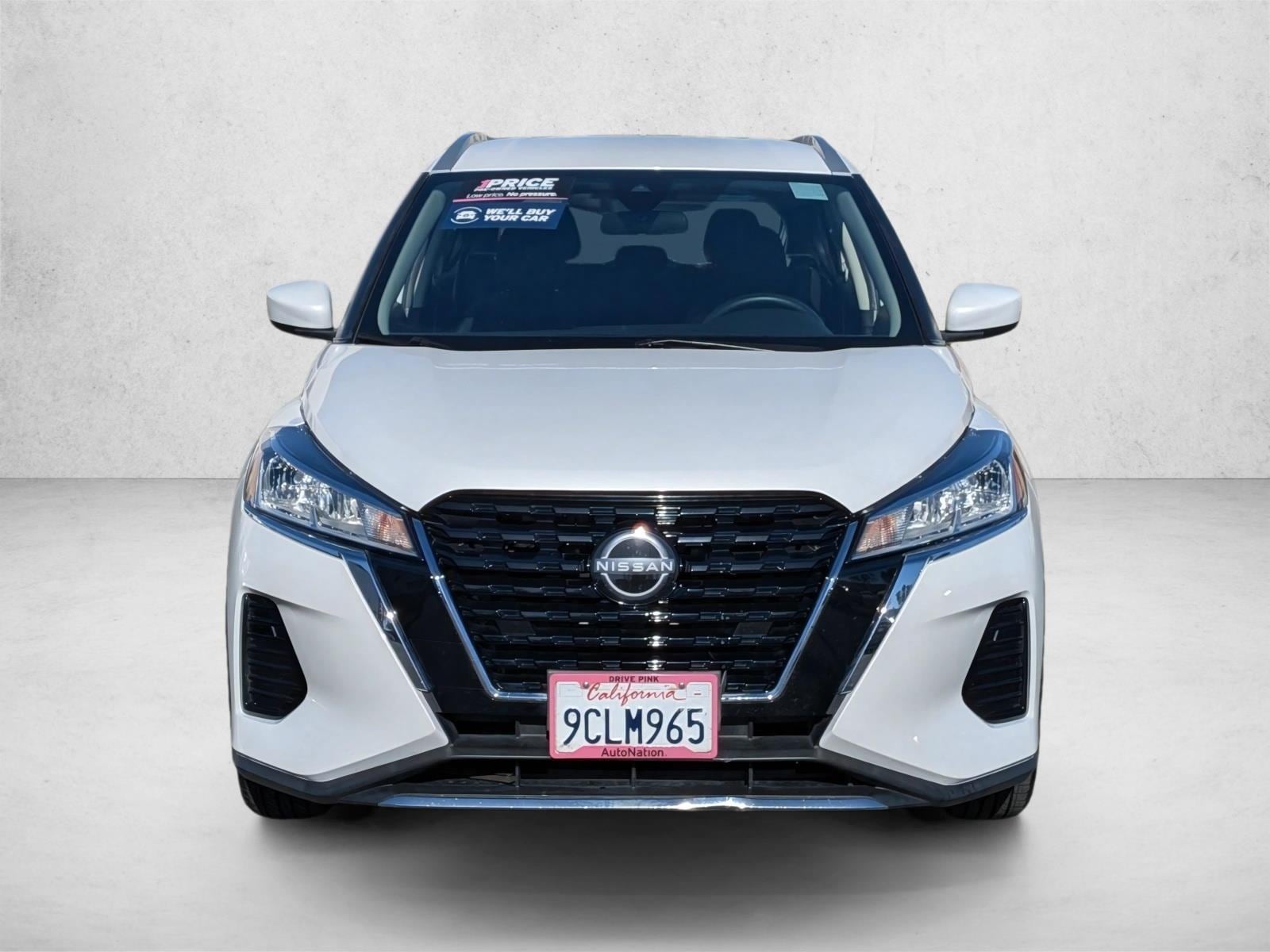 2022 Nissan Kicks SV photo 2