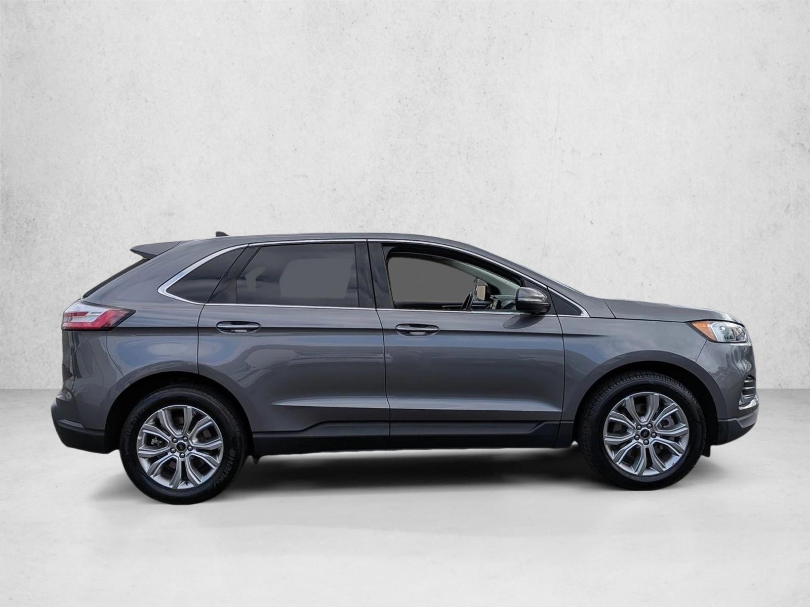 2024 Ford Edge Titanium photo 4