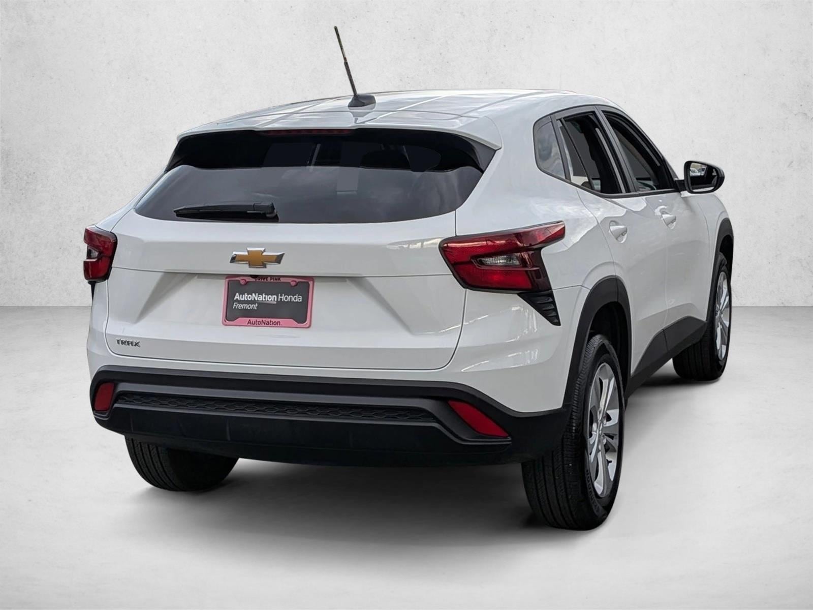 2025 Chevrolet Trax LS photo 5