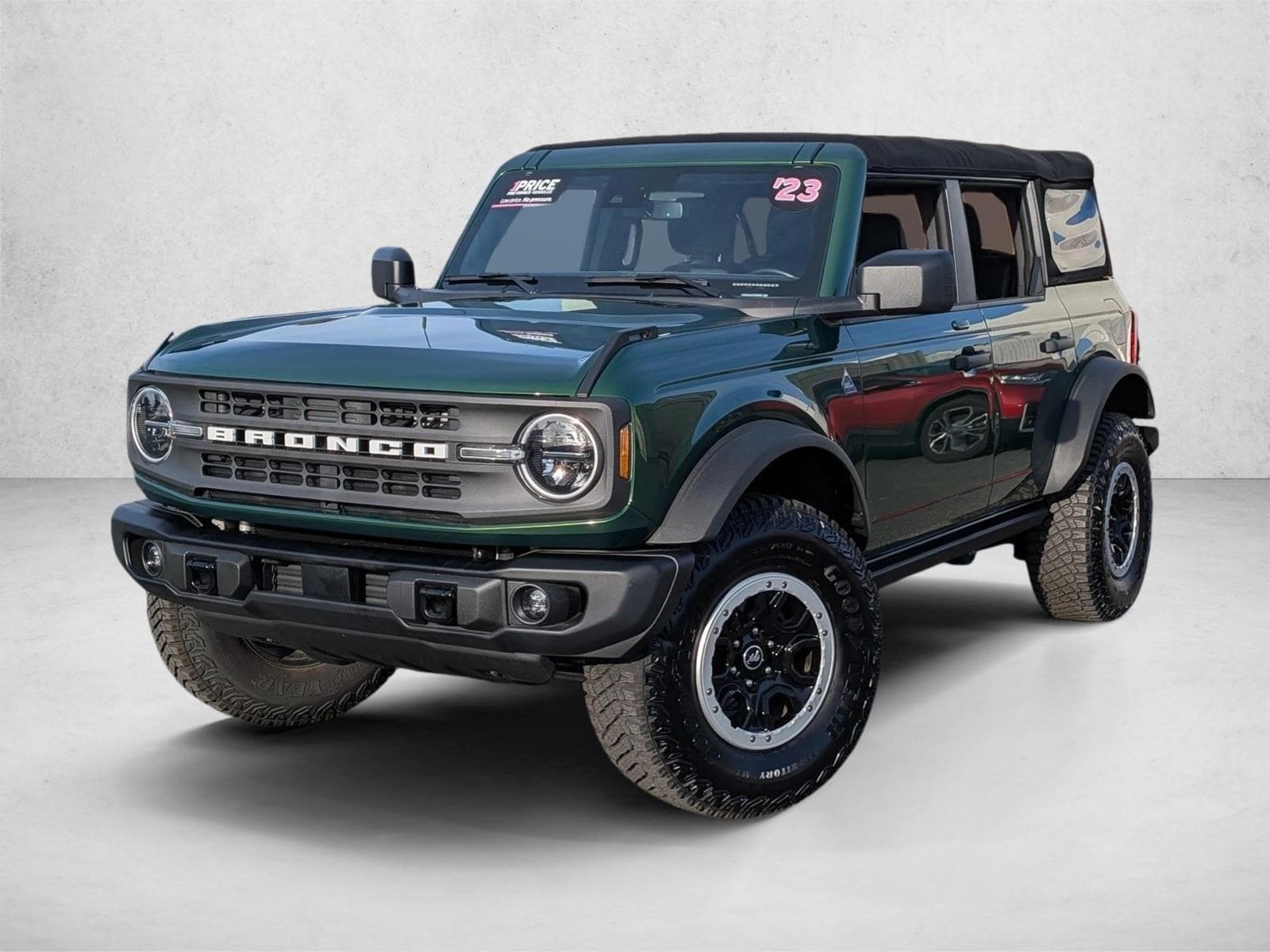 2023 Ford Bronco 4-Door Black Diamond's photo