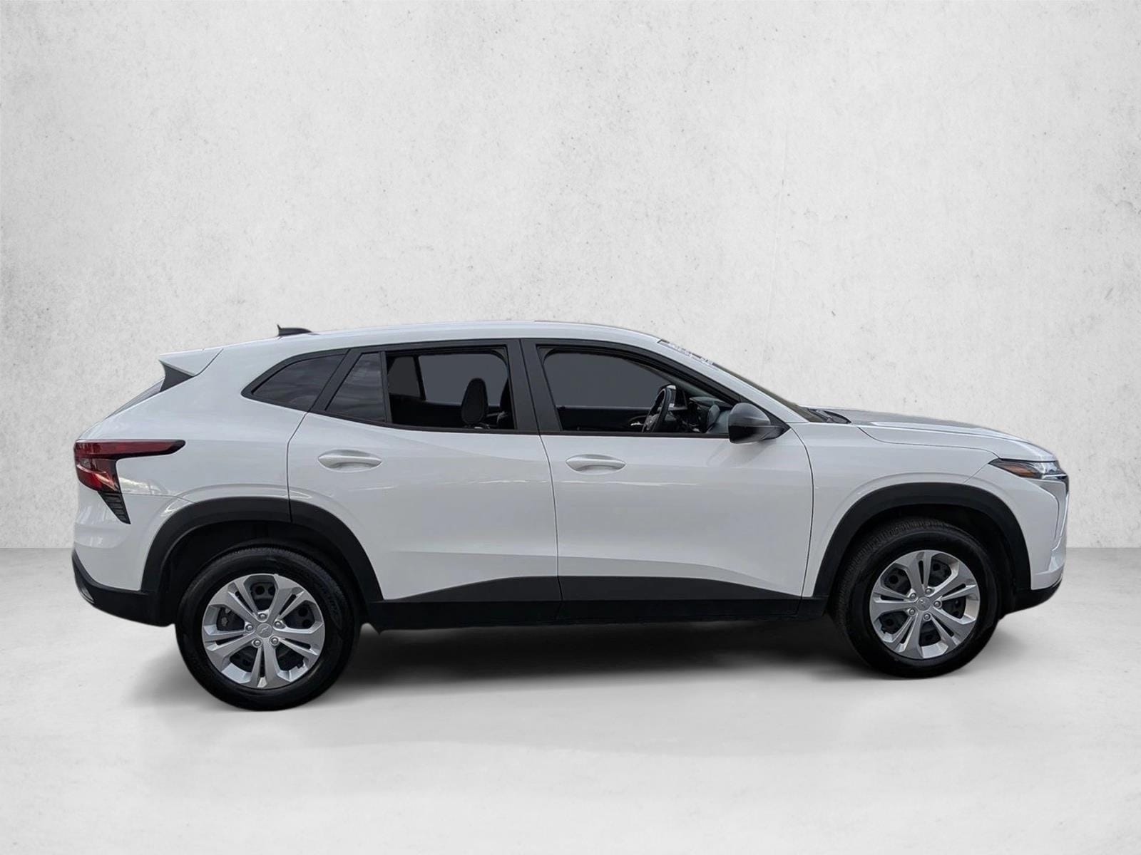 2025 Chevrolet Trax LS photo 4