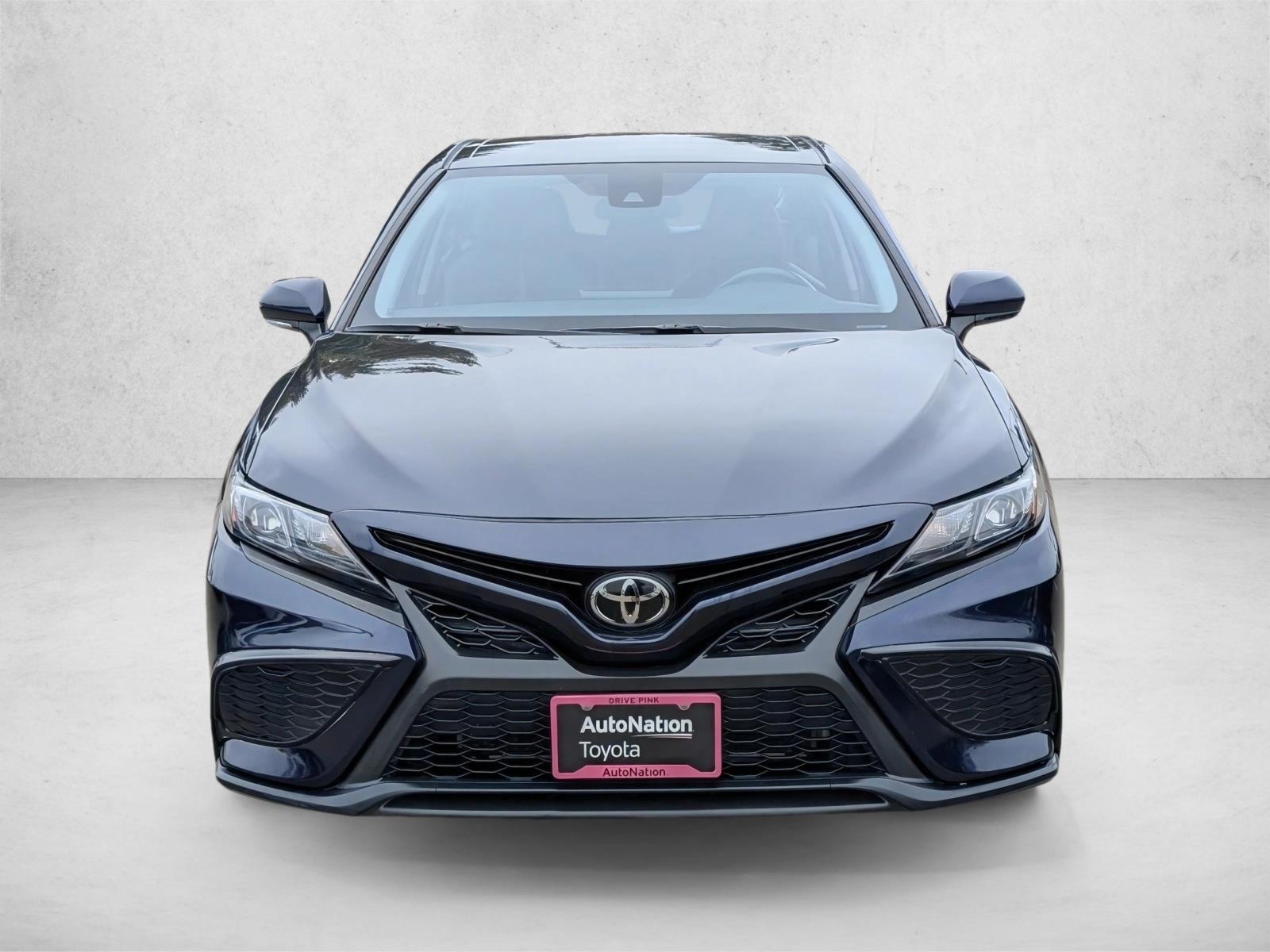2022 Toyota Camry SE photo 2