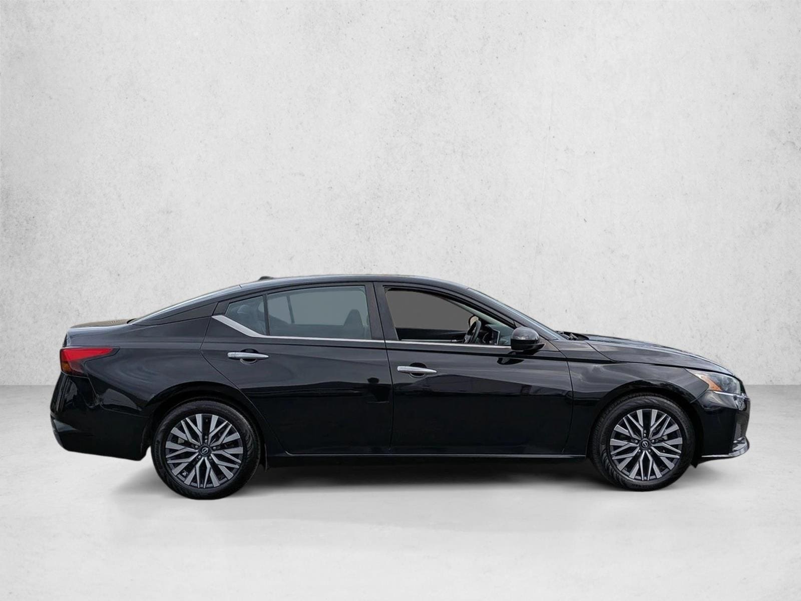 2023 Nissan Altima 2.5 SV photo 4