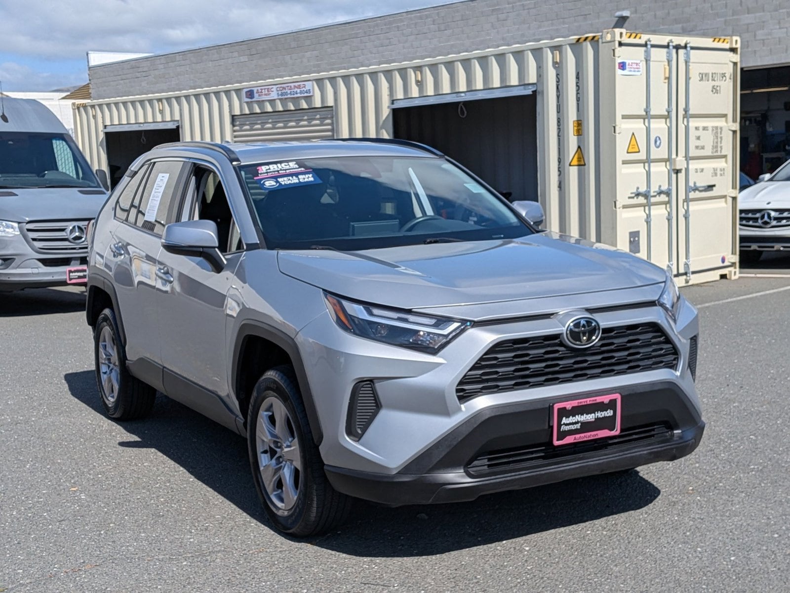 2024 Toyota RAV4 XLE photo 3