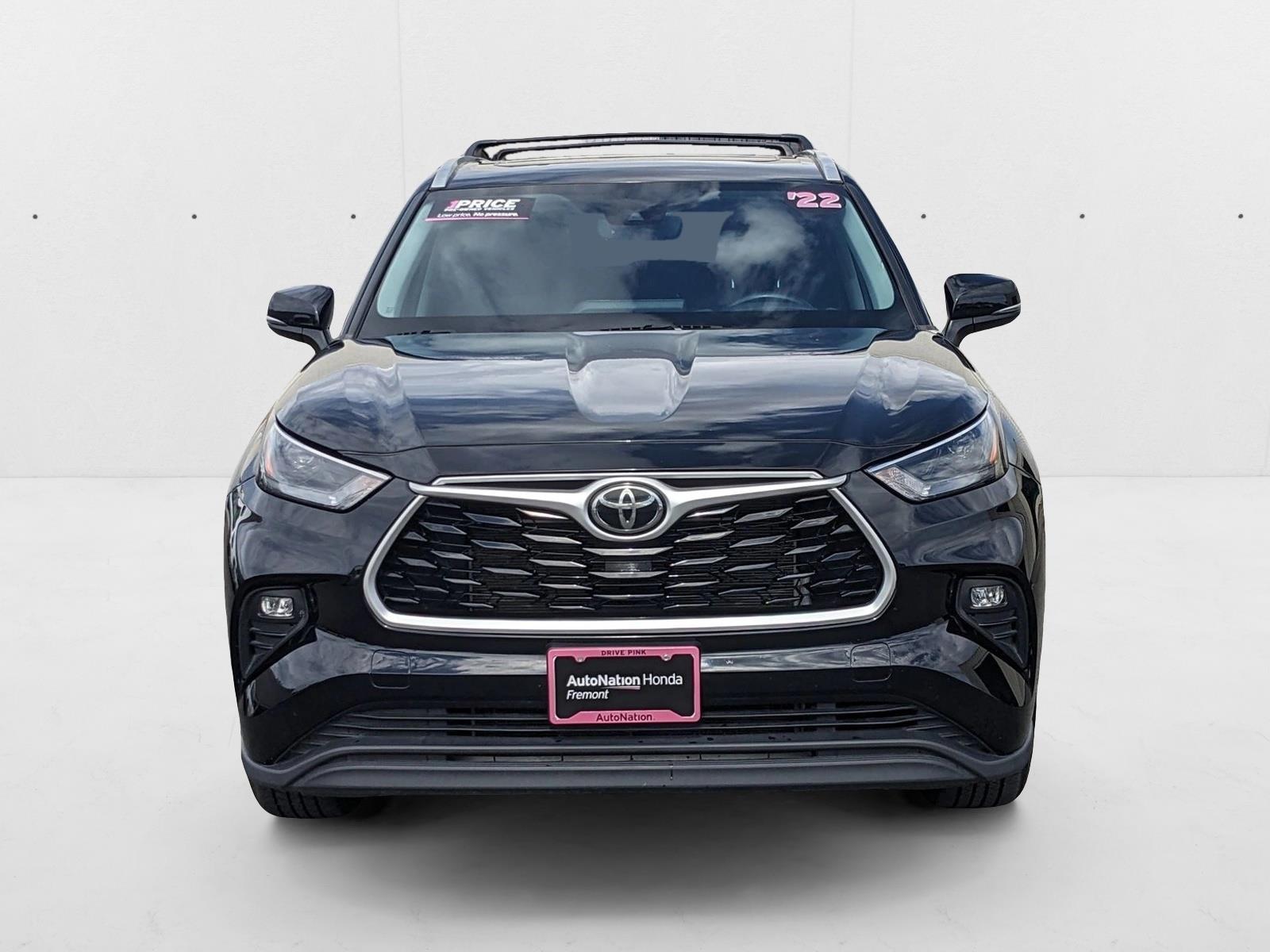 2022 Toyota Highlander XLE photo 2