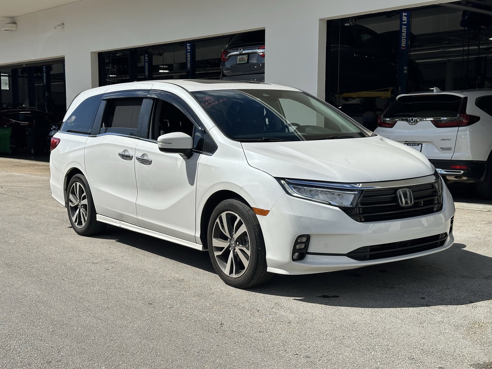 2023 Honda Odyssey Touring photo 3