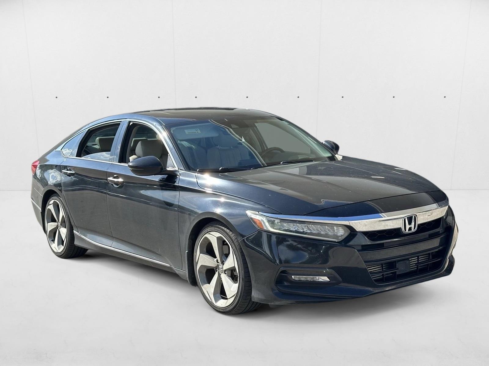 2018 Honda Accord Touring 1.5T photo 3