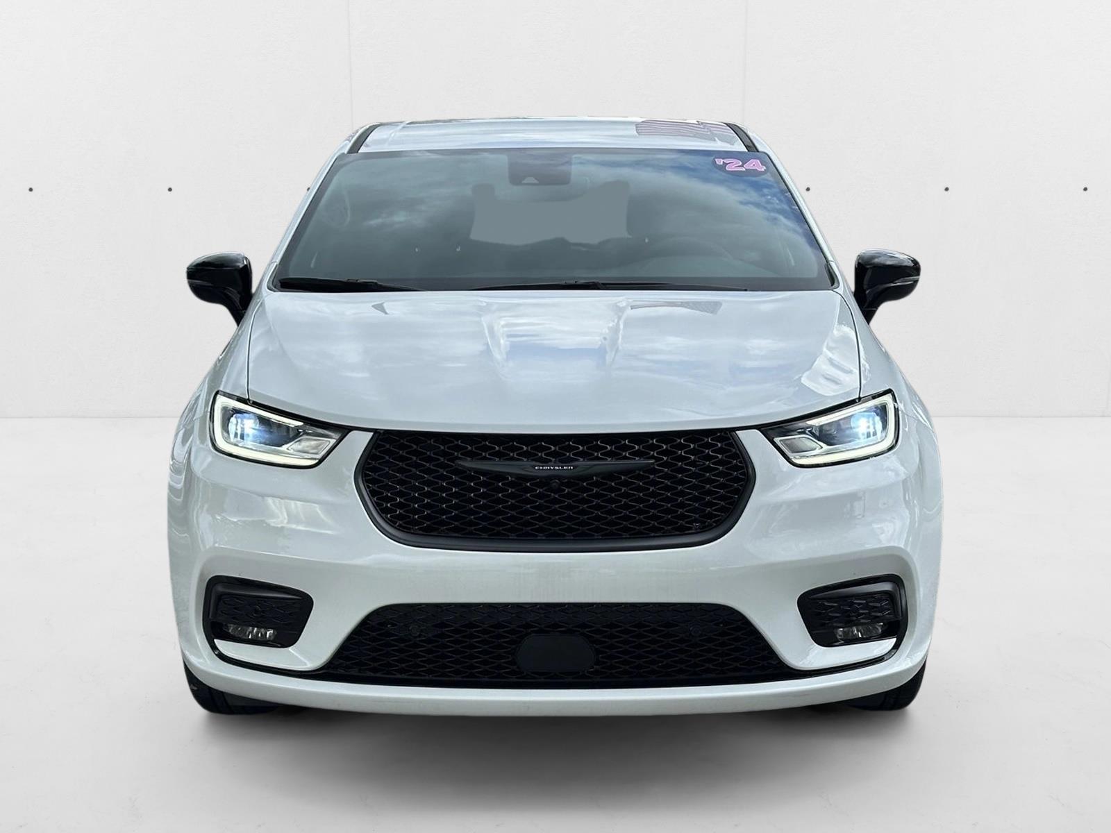 2024 Chrysler Pacifica Hybrid photo 2