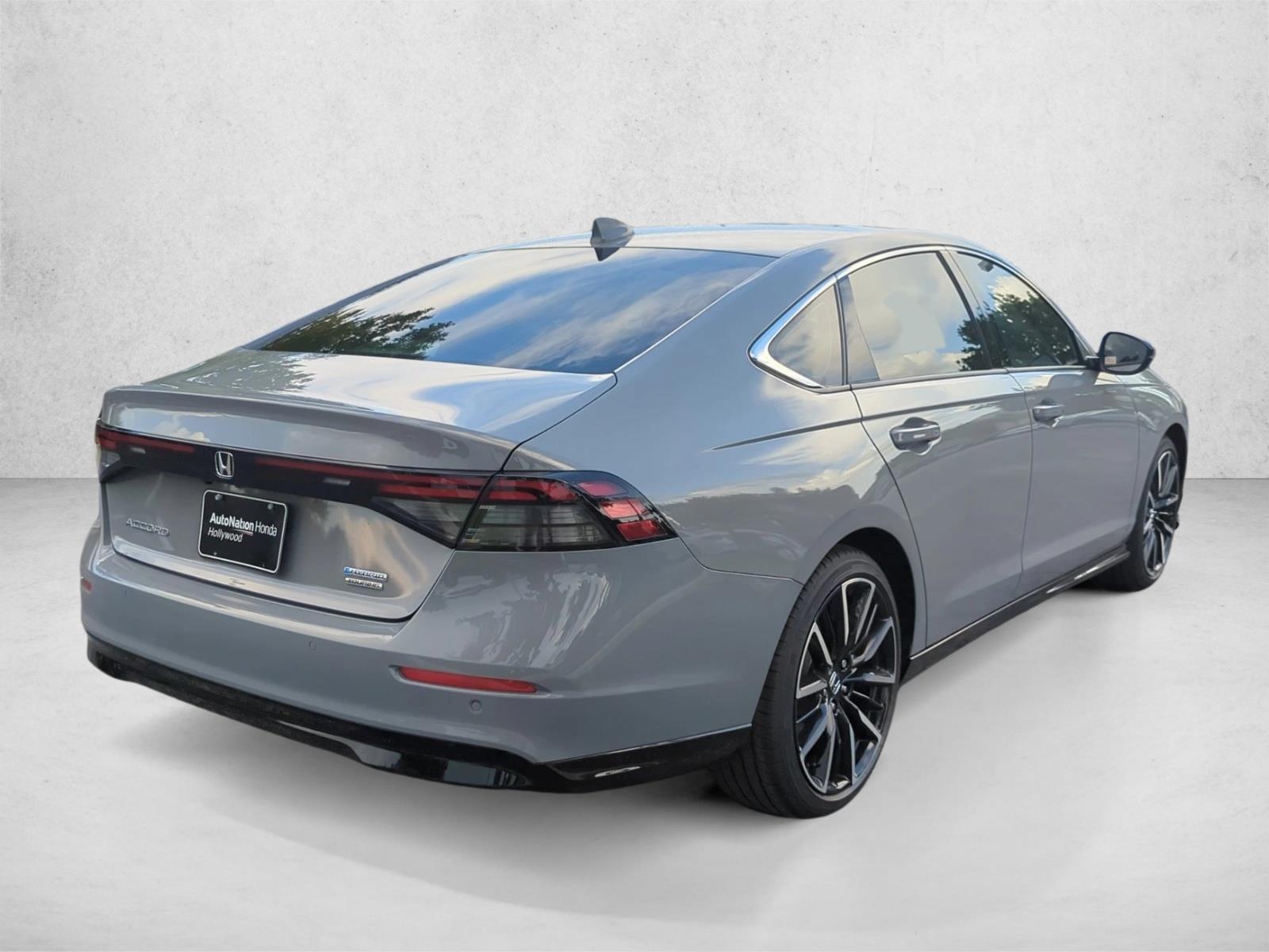 2024 Honda Accord Hybrid Touring photo 2