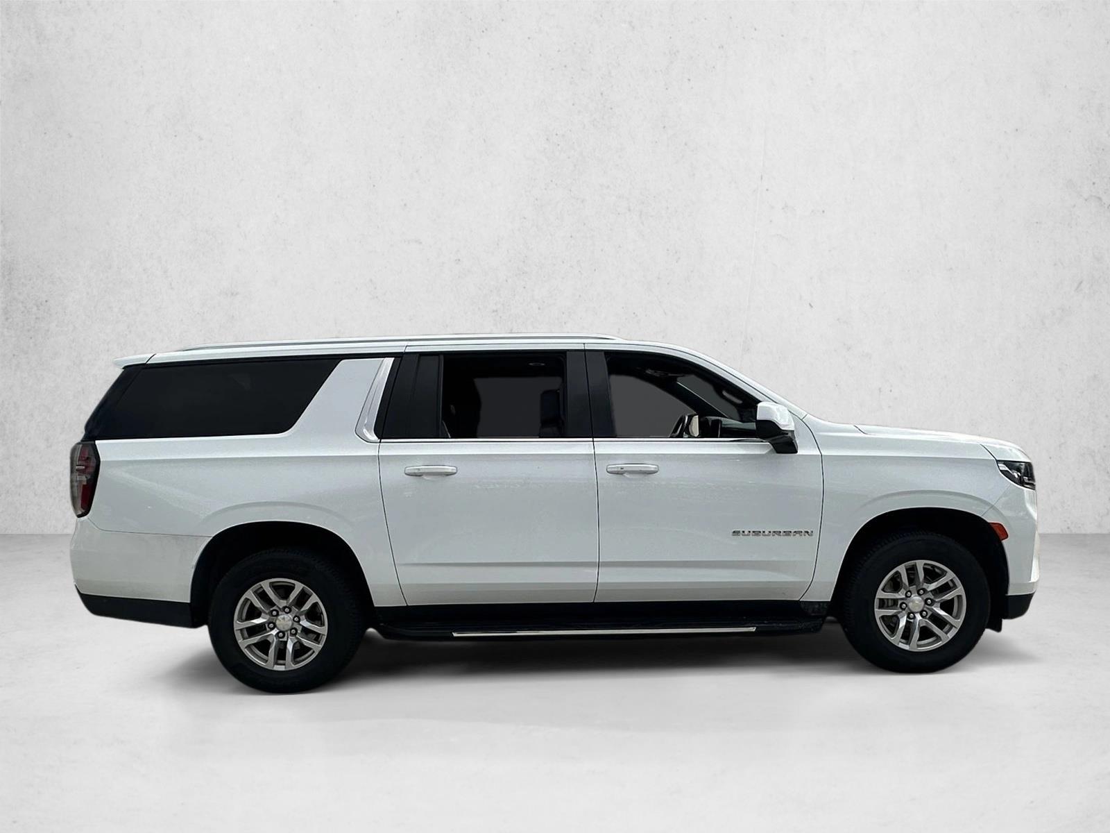 2023 Chevrolet Suburban LT photo 4
