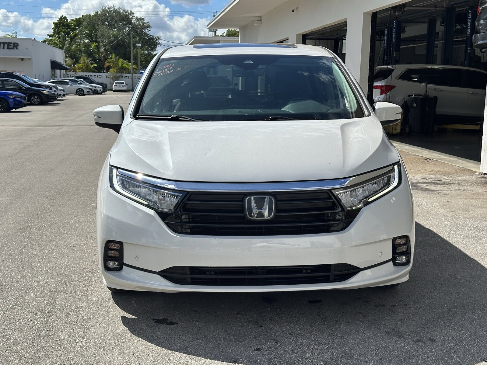 2023 Honda Odyssey Touring photo 2