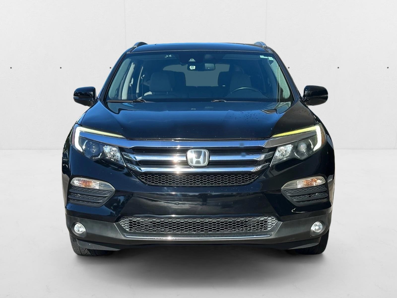 2016 Honda Pilot Touring photo 2