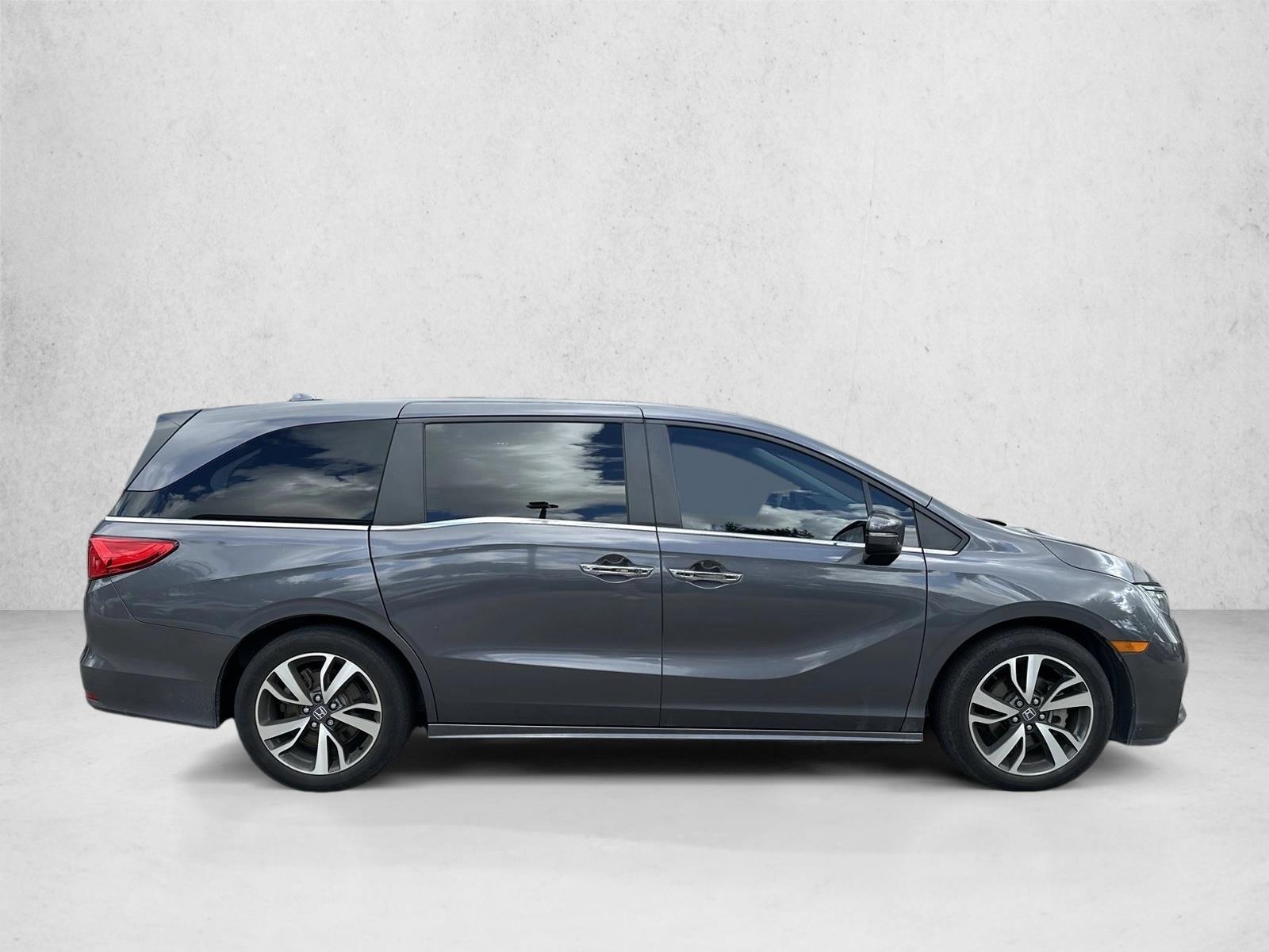 2023 Honda Odyssey Touring photo 4
