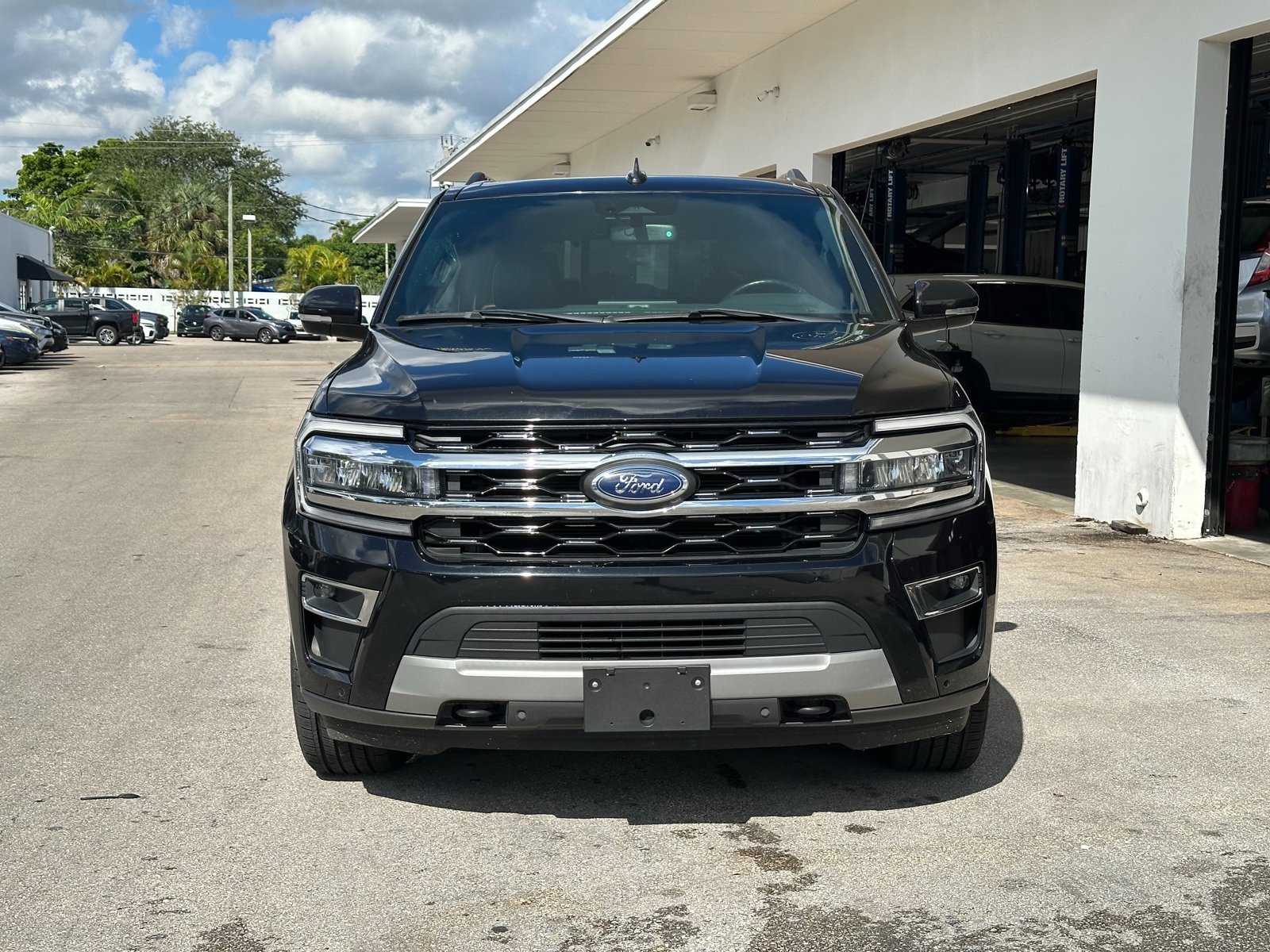 2022 Ford Expedition Limited photo 2
