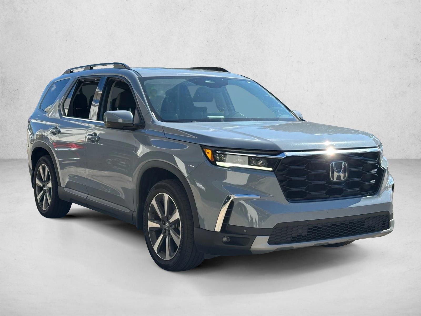 2023 Honda Pilot Touring photo 3