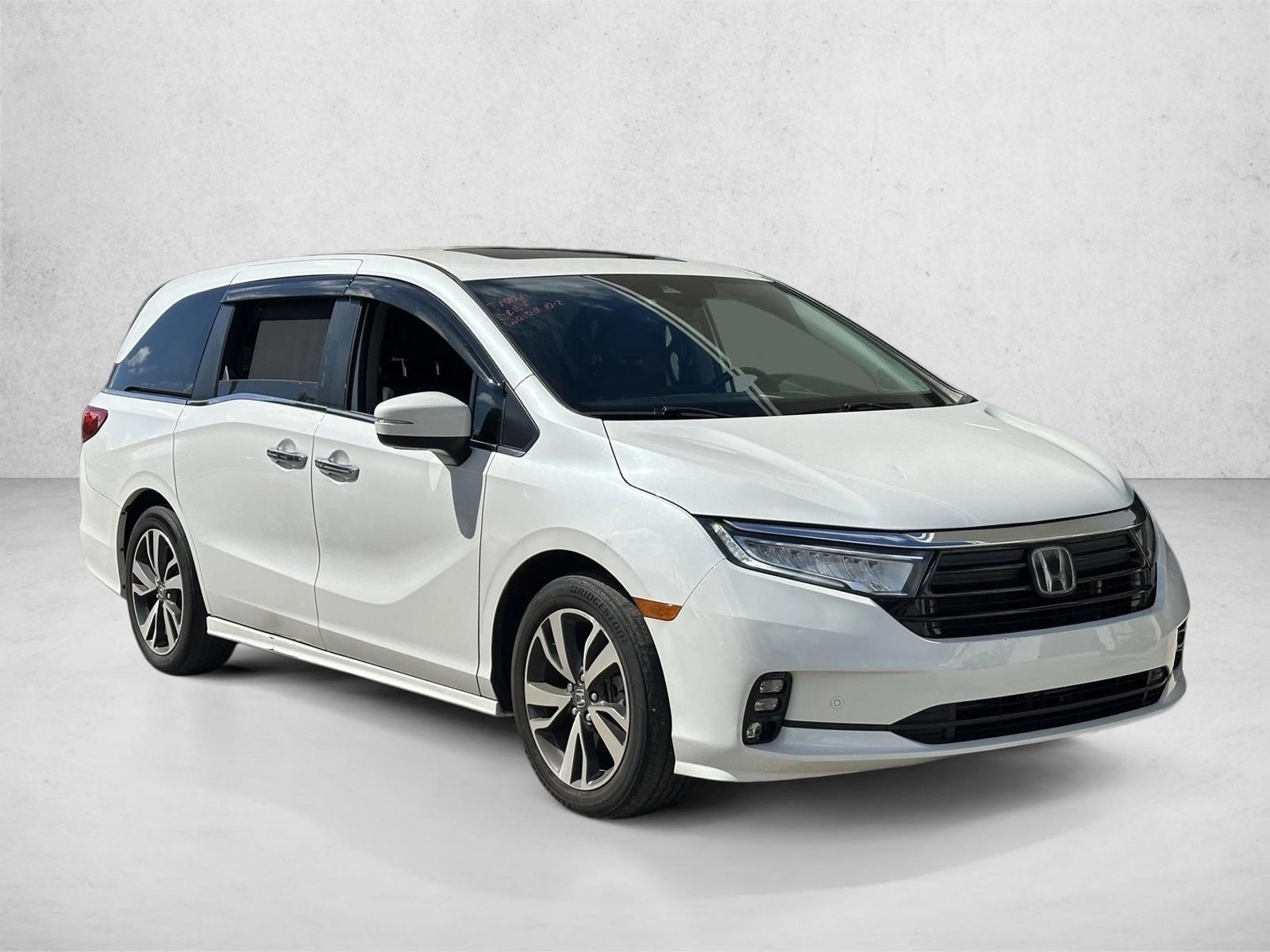 2023 Honda Odyssey Touring photo 3
