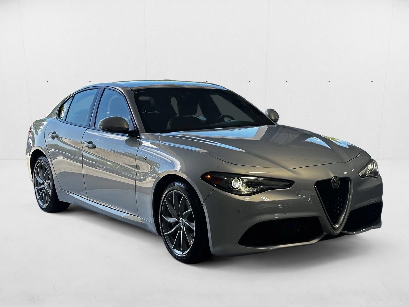2023 Alfa Romeo Giulia Ti photo 3