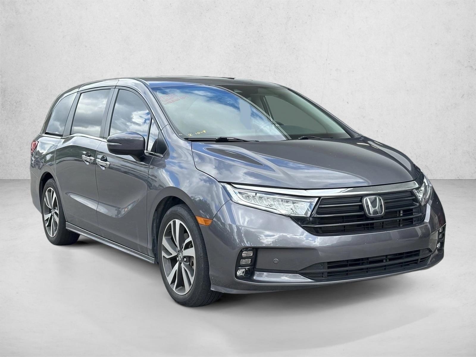 2023 Honda Odyssey Touring photo 3