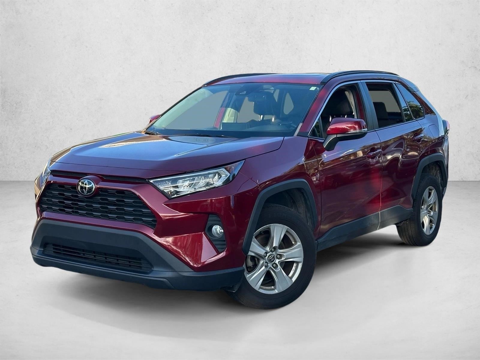 2021 Toyota RAV4 XLE's photo