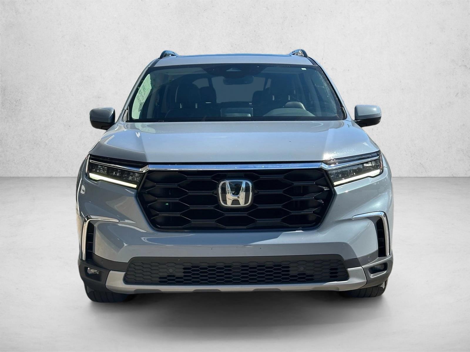 2023 Honda Pilot Touring photo 2