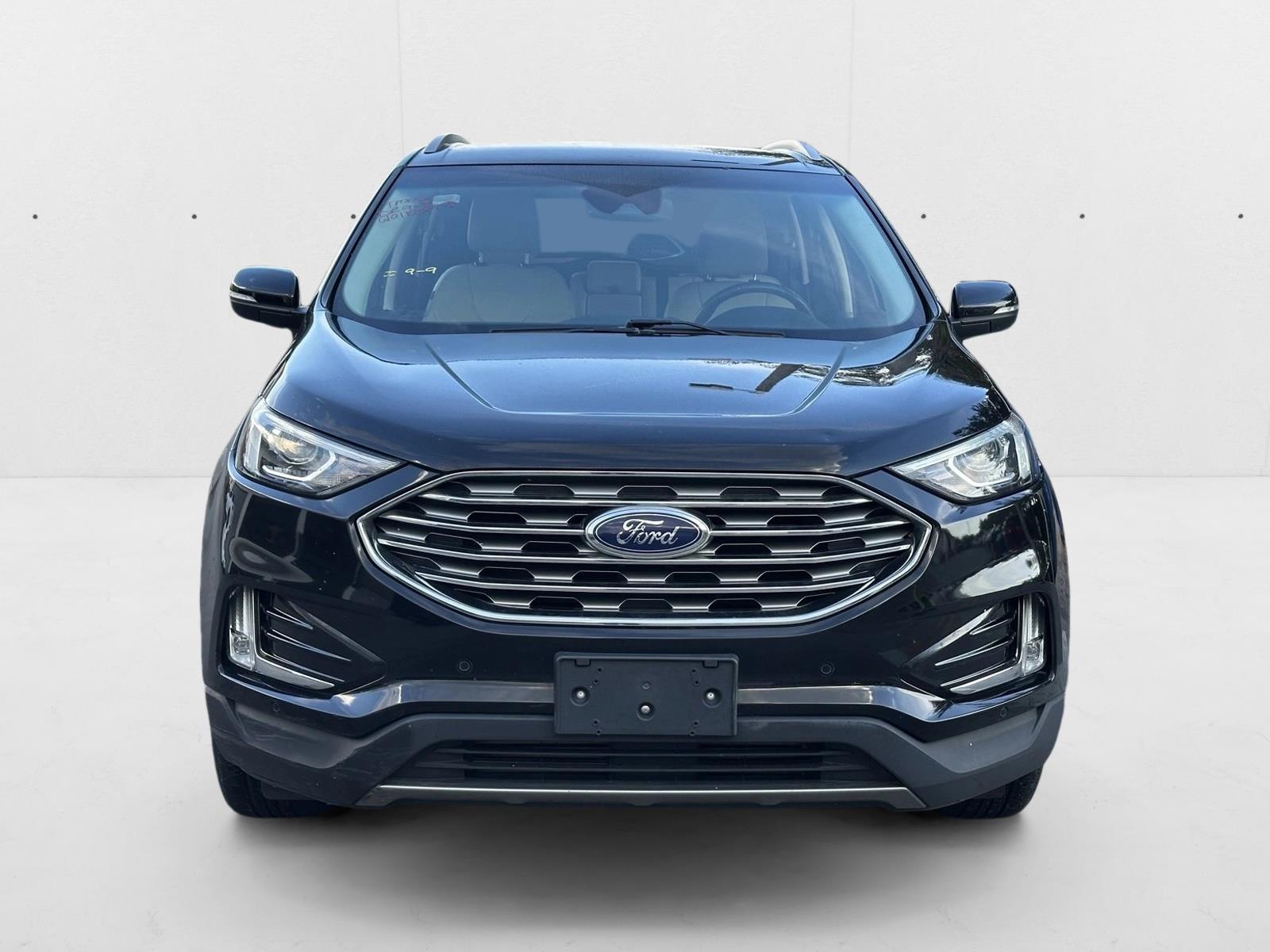 2020 Ford Edge Titanium photo 2
