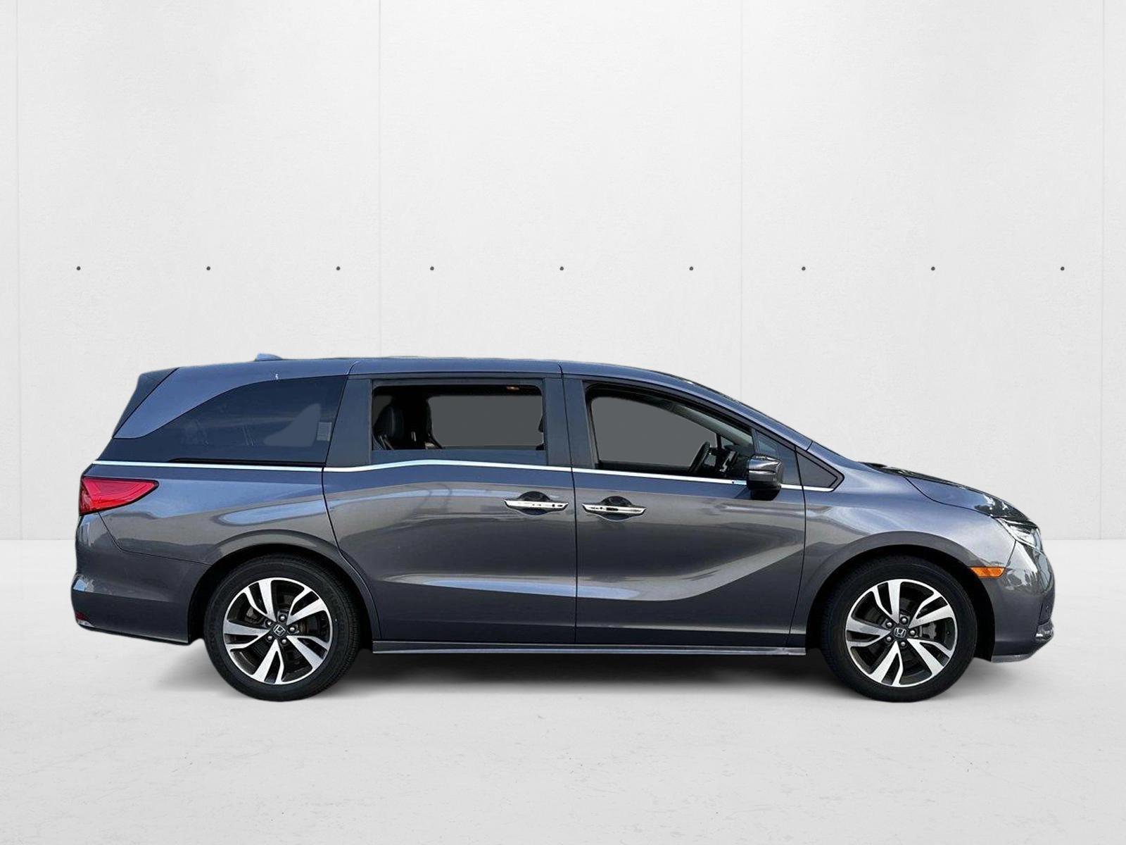 2023 Honda Odyssey Touring photo 4