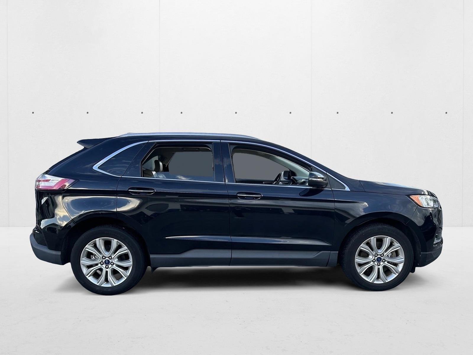 2020 Ford Edge Titanium photo 4