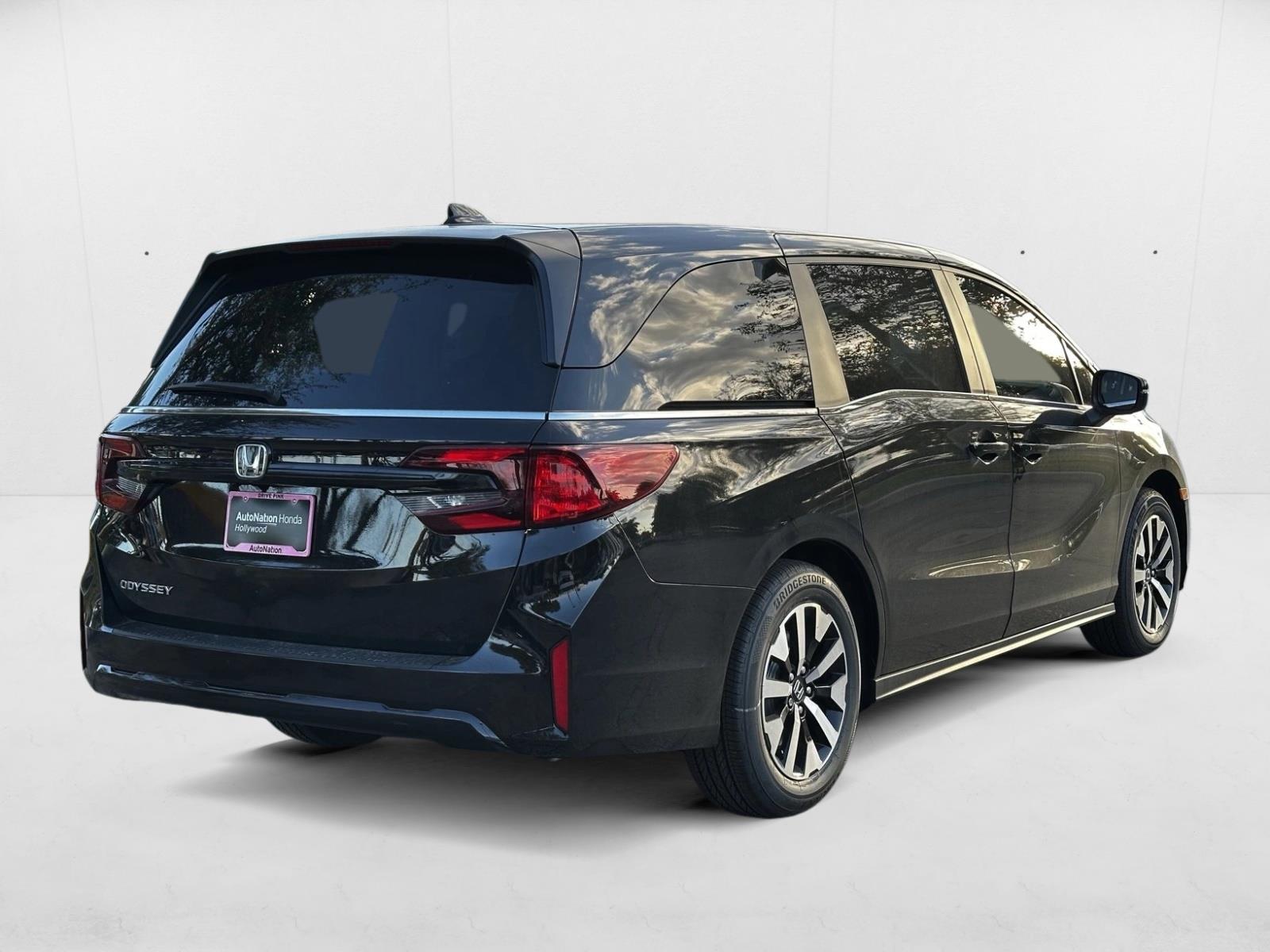 2026 Honda Odyssey EX-L photo 2