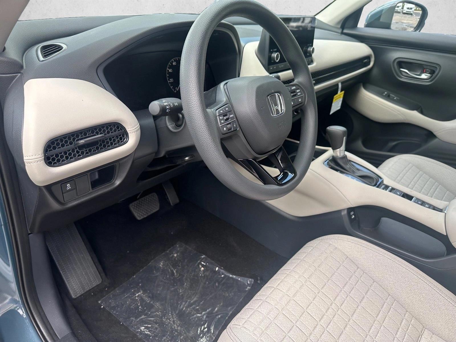 2025 Honda HR-V LX photo 3