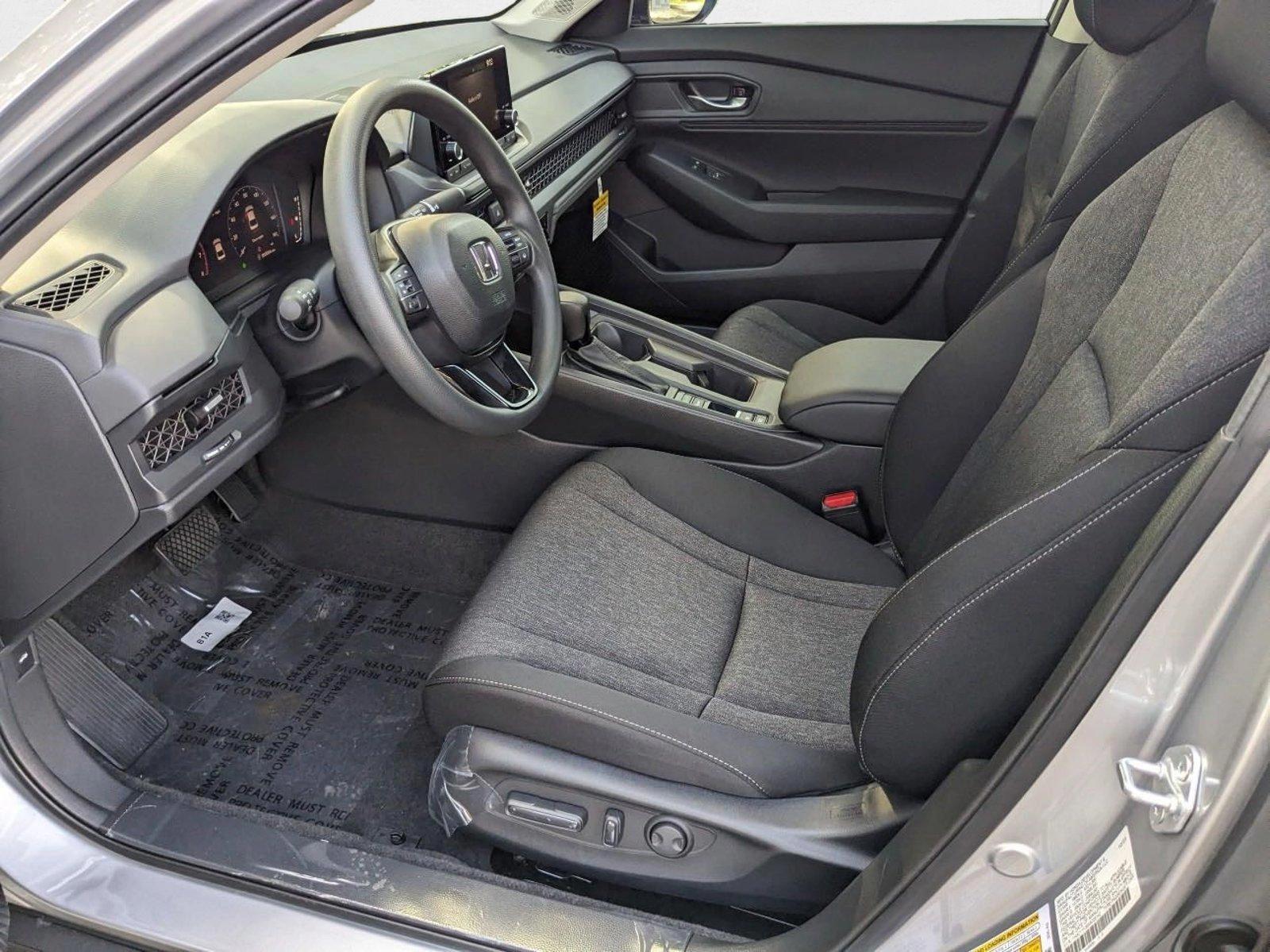 2025 Honda Accord LX photo 4