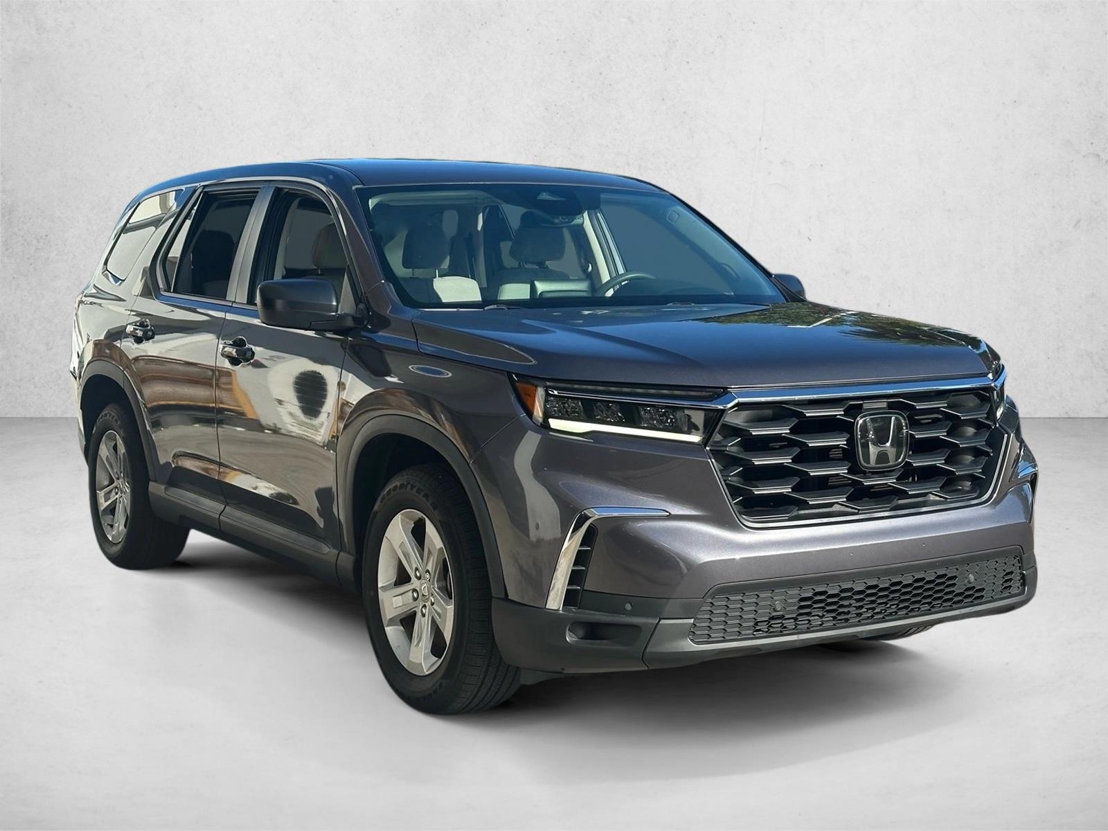 2023 Honda Pilot LX photo 3