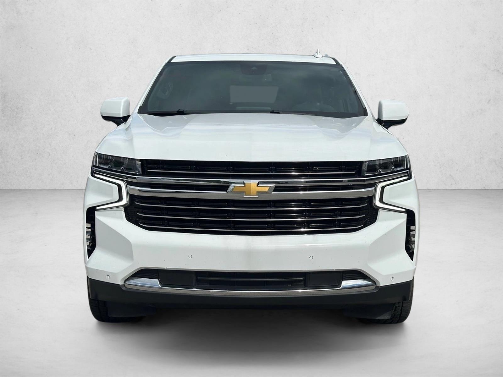 2023 Chevrolet Suburban LT photo 2