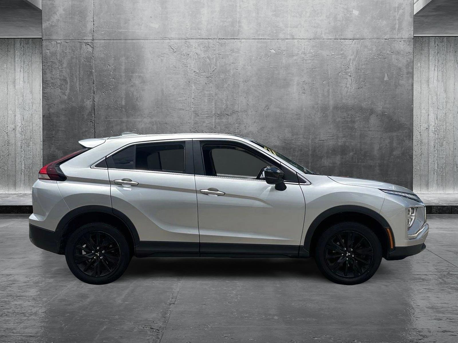 2023 Mitsubishi Eclipse Cross LE photo 4