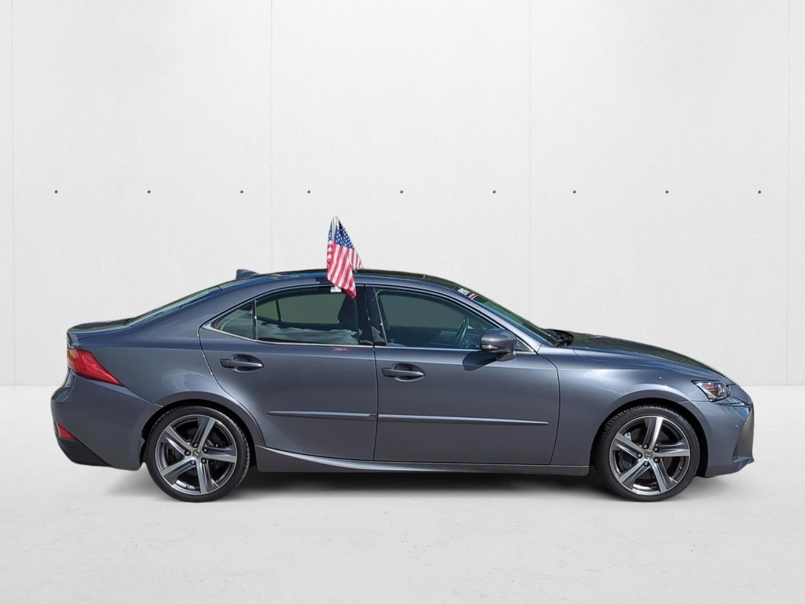 2018 Lexus IS 300 photo 4