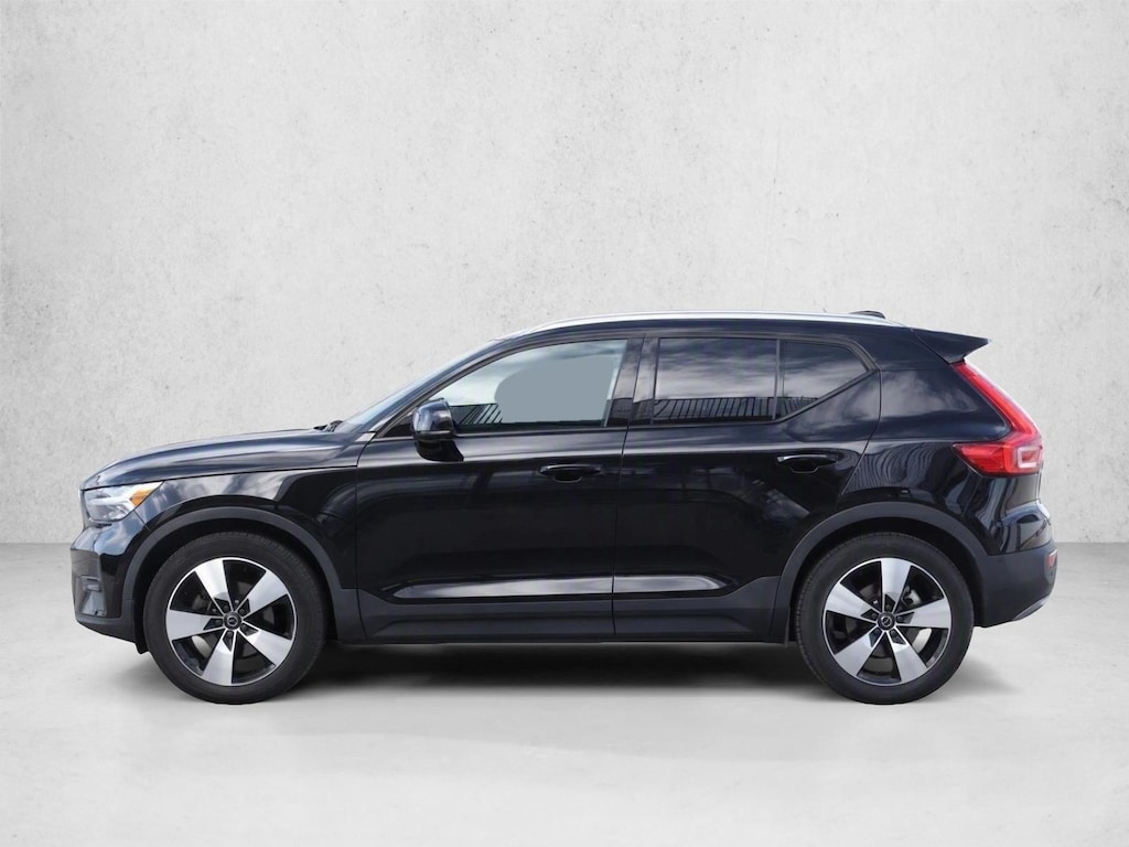 Used 2021 Volvo XC40 T5 Momentum SUV
