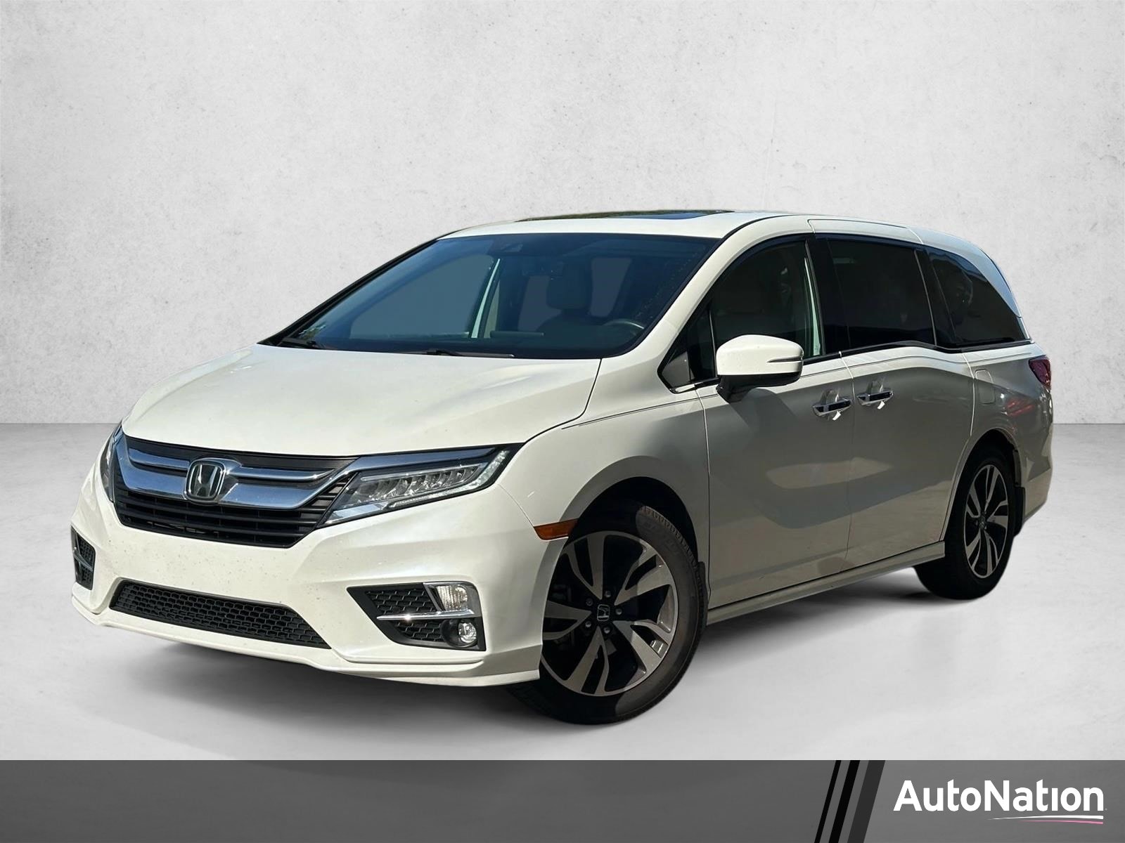 2018 Honda Odyssey Elite's photo